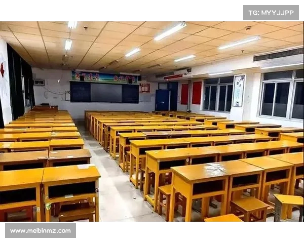 人大附中男孩因成绩差痛苦流泪:复读路上,学费让父母头疼不已 人大附中男孩因成绩差痛苦流泪:复读路上,学费让父母头疼不已