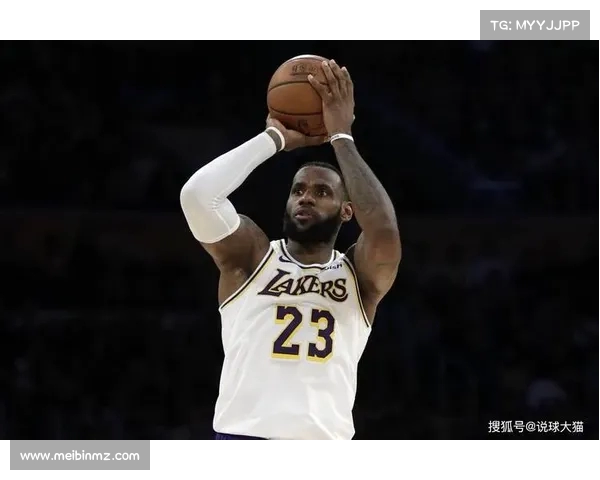 卡尔称勒布朗让篮球更精彩:不欣赏他的人应该反思自己(勒布朗球星卡) 卡尔称勒布朗让篮球更精彩:不欣赏他的人应该反思自己(勒布朗球星卡)